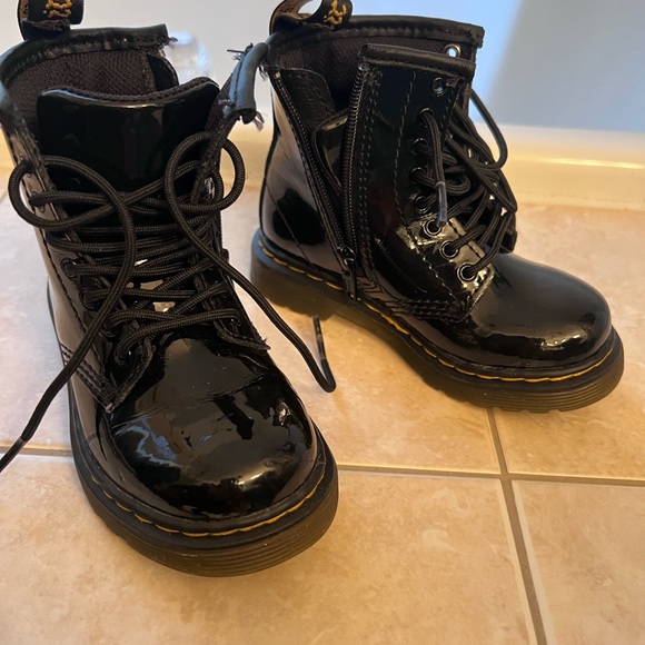 Dr. Martens Size 7 T(toddler) boot - Picture 3 of 7